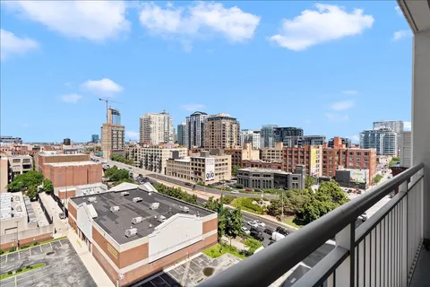 $399,000 | 330 West Grand Avenue, Unit 1104, Chicago, IL 60654