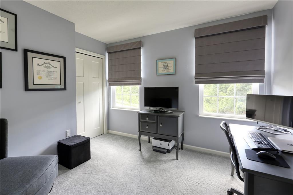 261 Foxwood Road Coraopolis, PA 15108 - Photo 12 of 20 Gallery Image 12