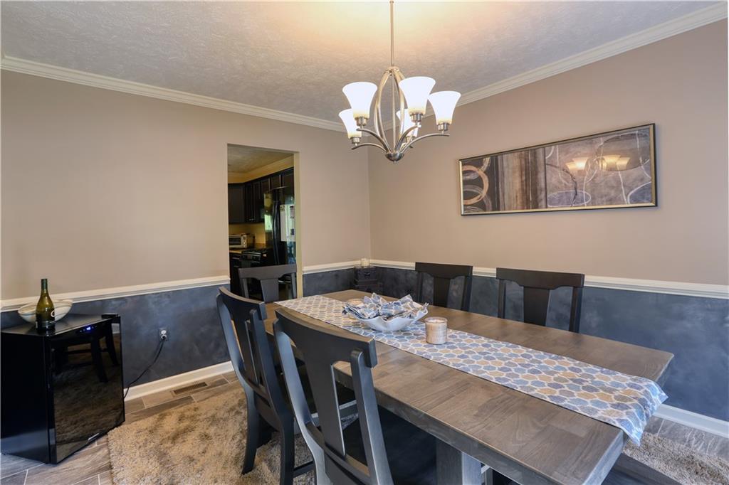 261 Foxwood Road Coraopolis, PA 15108 - Photo 3 of 20 Gallery Image 3