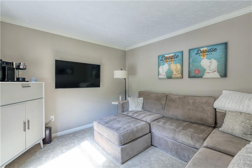 261 Foxwood Road Coraopolis, PA 15108 - Photo 4 of 20 Gallery Image 4