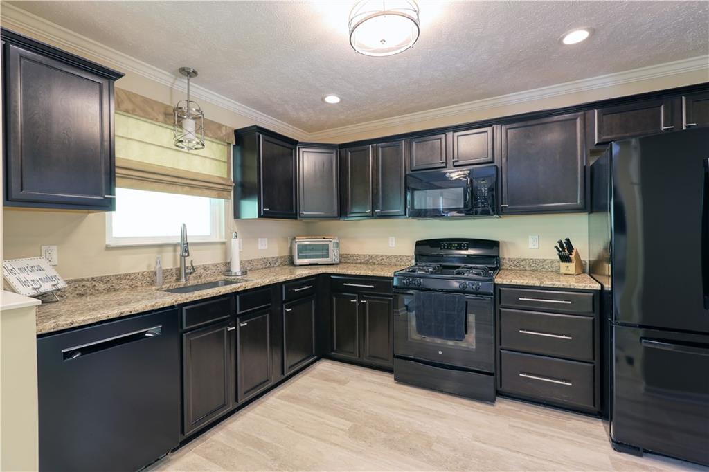 261 Foxwood Road Coraopolis, PA 15108 - Photo 5 of 20 Gallery Image 5