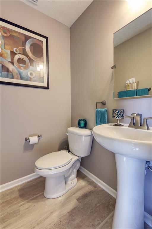 261 Foxwood Road Coraopolis, PA 15108 - Photo 8 of 20 Gallery Image 8