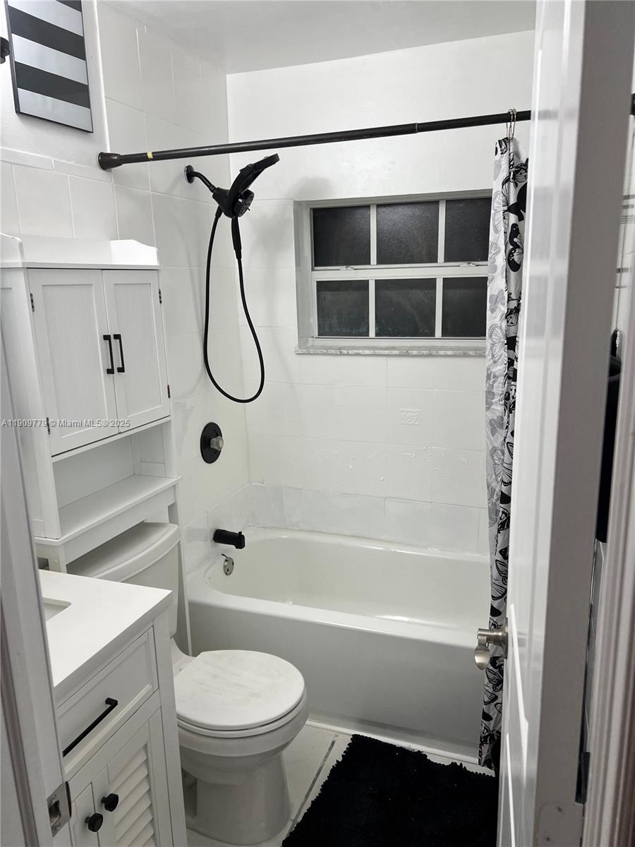 417 Southwest 8th Avenue Delray Beach, FL 33444 - Photo 4 of 18 a bathroom with a toilet and a shower