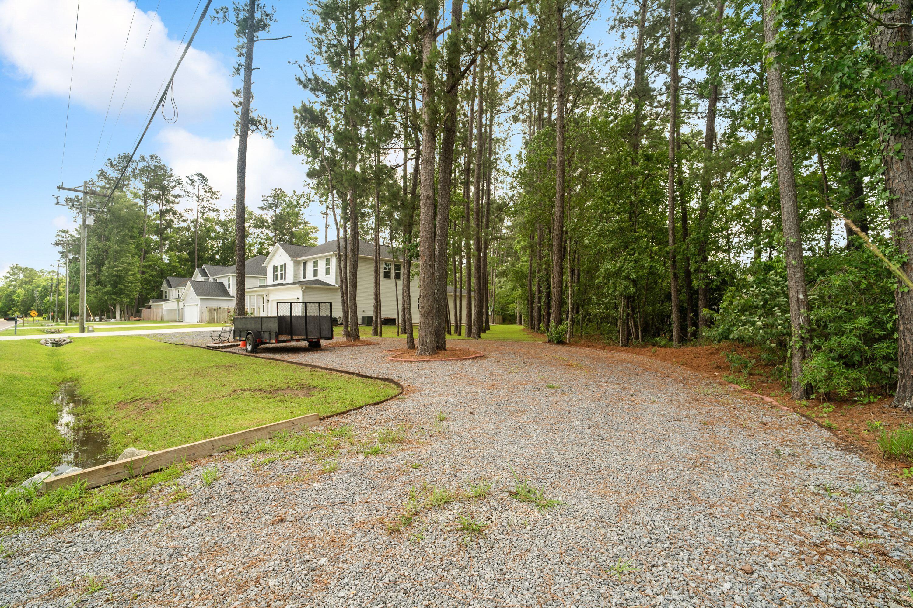 689 West Butternut Road Summerville, SC 29483 - Photo 8 of 47 .