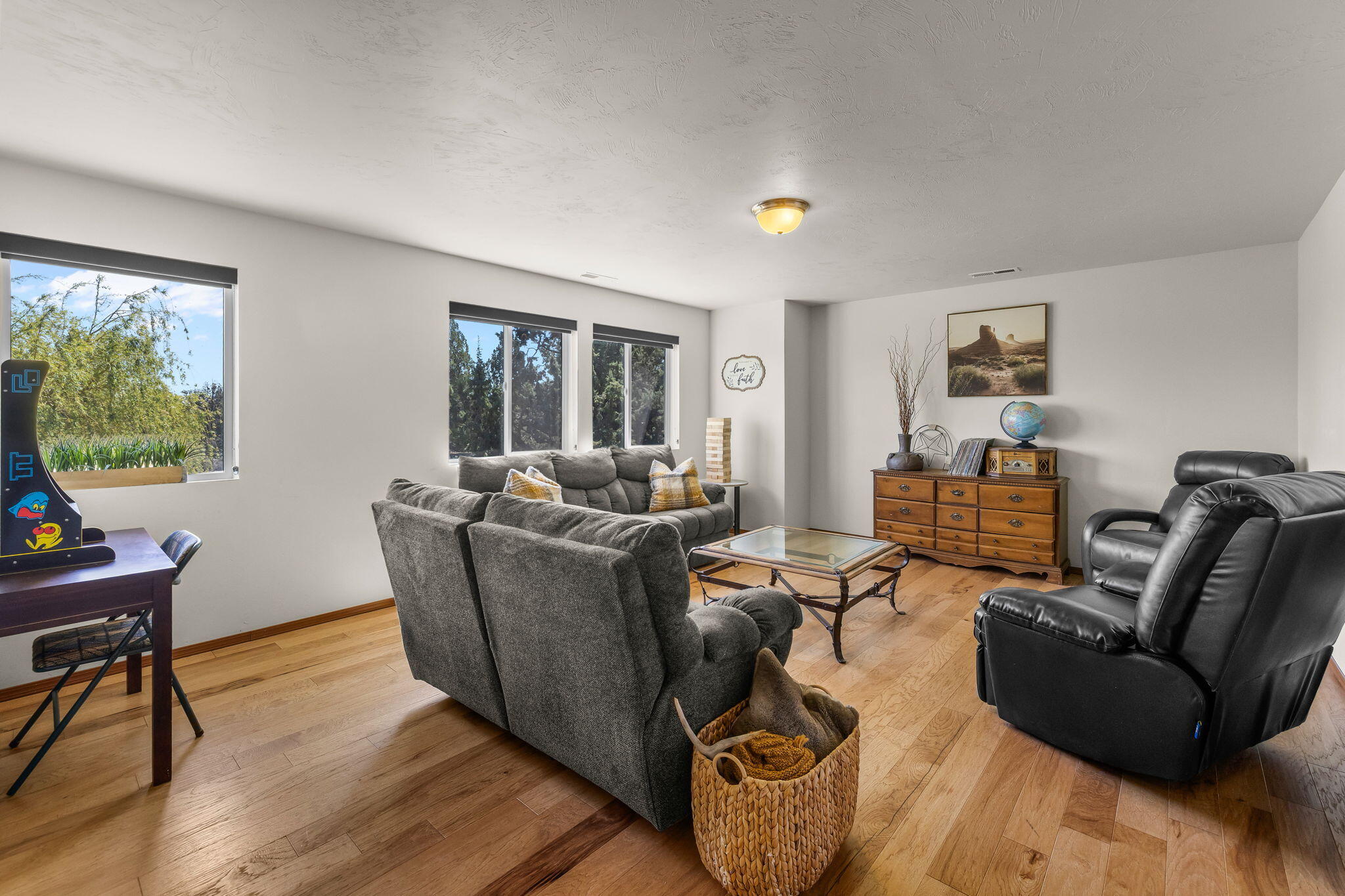 63639 Gentry Loop Bend, OR 97701 - Photo 21 of 40 a living room with furniture and a window