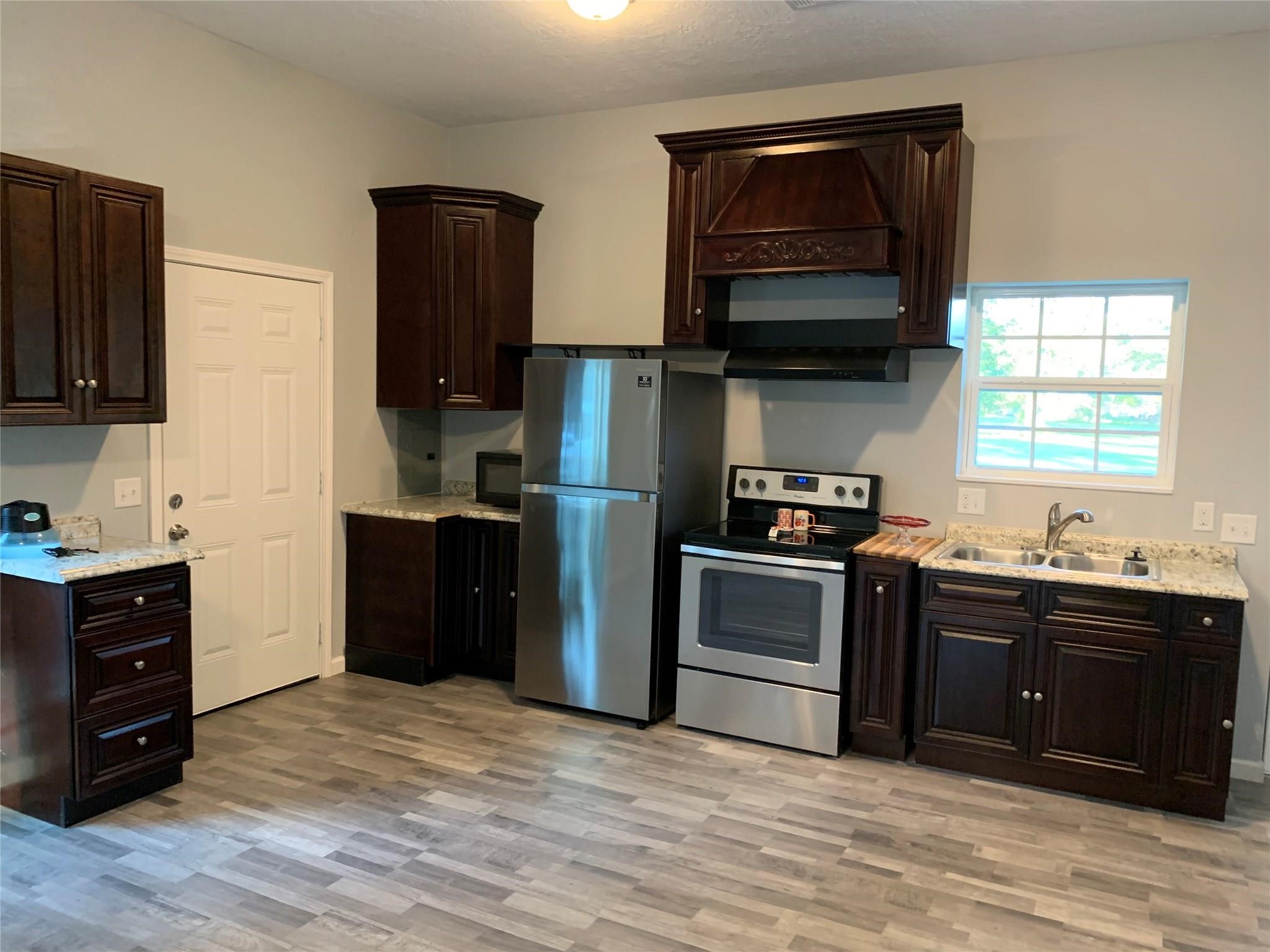 10873 Coaster Lane Conroe, TX 77306 - Photo 3 of 14