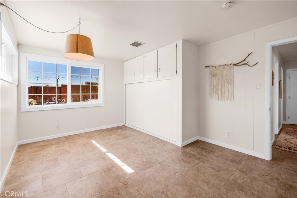 55850 Shannon Road Landers, CA 92285 - Photo 22 of 66 an empty room with windows and closet