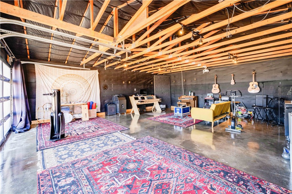 55850 Shannon Road Landers, CA 92285 - Photo 44 of 66 a view of a room with gym equipment