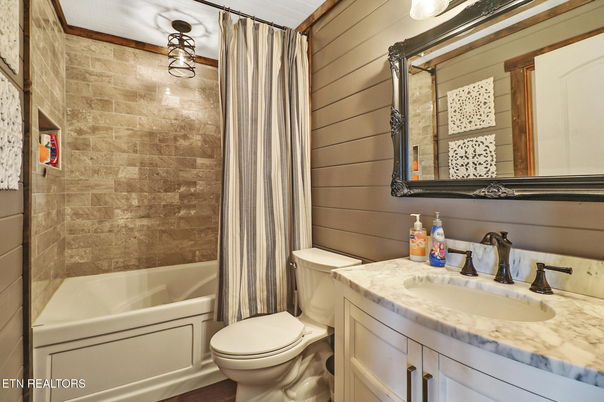 133 Hickory Flats Road Harriman, TN 37748 - Photo 28 of 57 Bathroom 2
