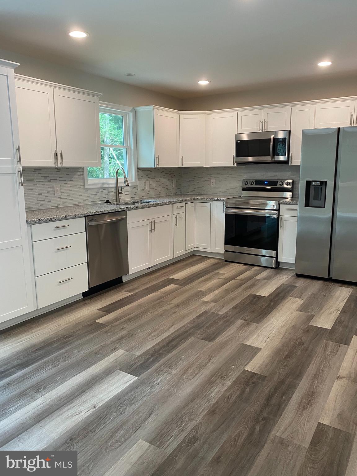 862 Lakeview Drive Colonial Beach, VA 22443 - Photo 3 of 11