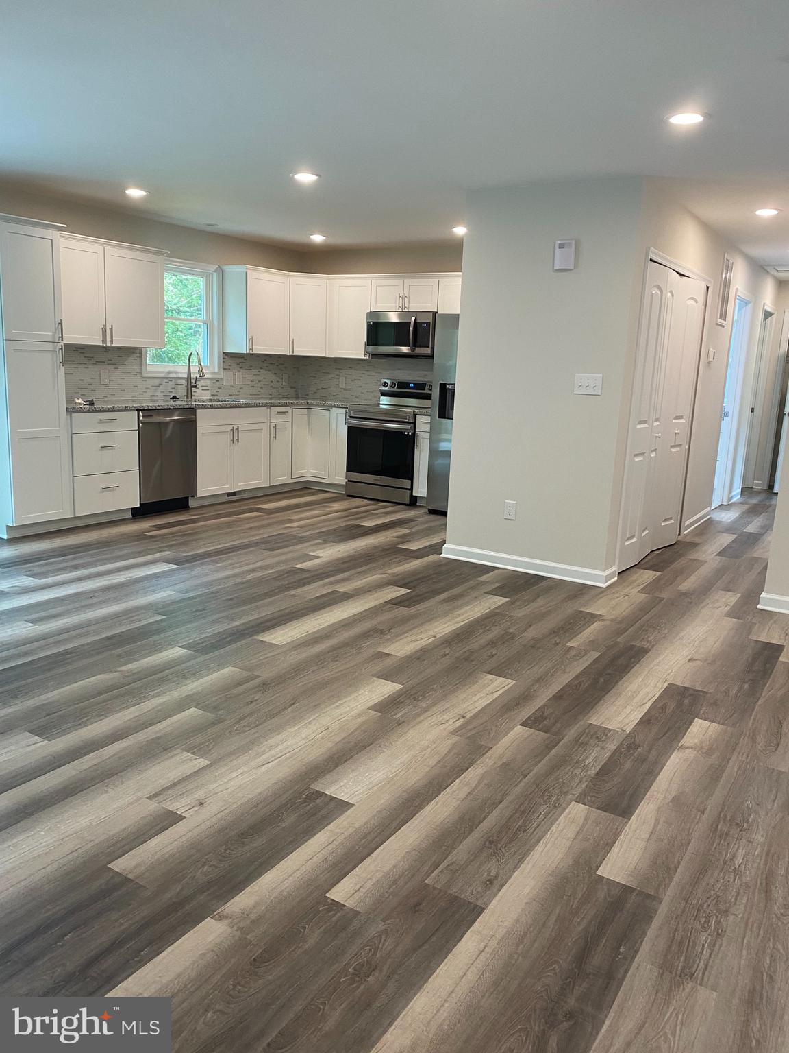 862 Lakeview Drive Colonial Beach, VA 22443 - Photo 5 of 11