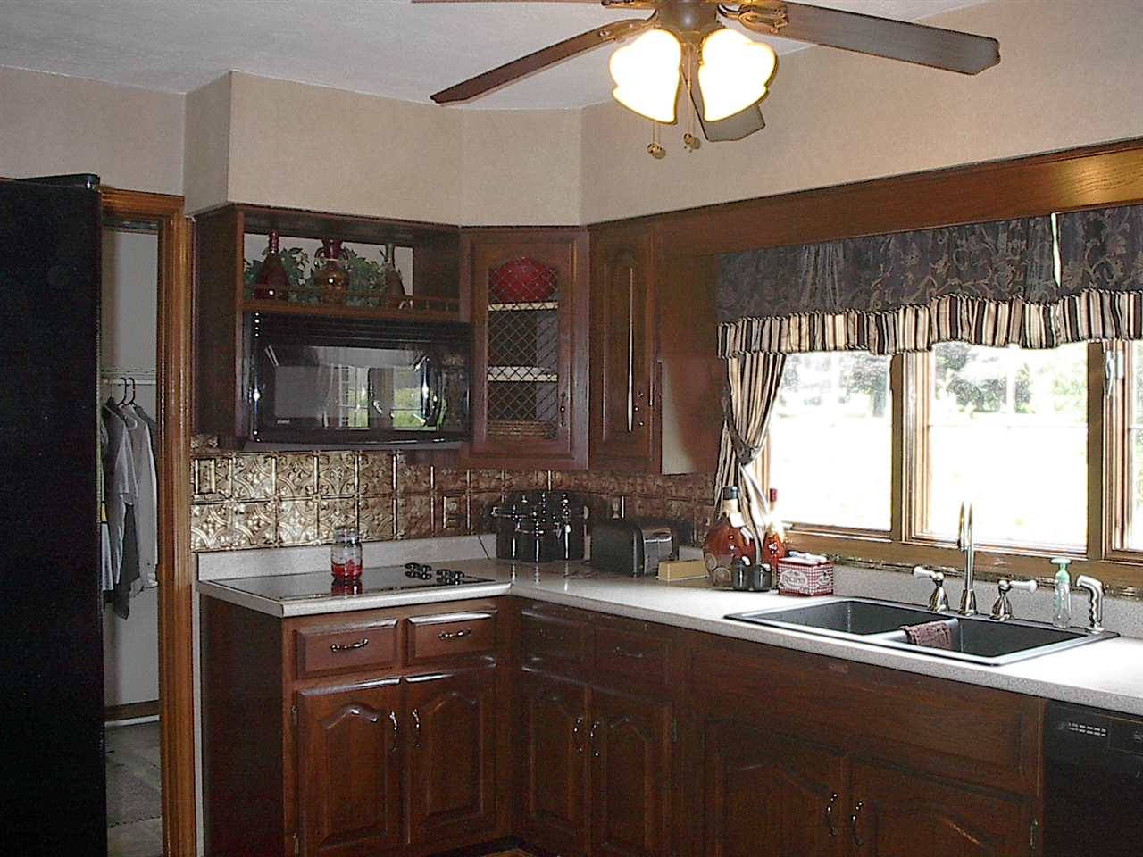 1220 South Wayne Street Waterloo, IN 46793 - Photo 2 of 19 Gallery Image 2