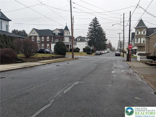 $1,720 | 1104 3rd Street, Catasauqua, PA 18032