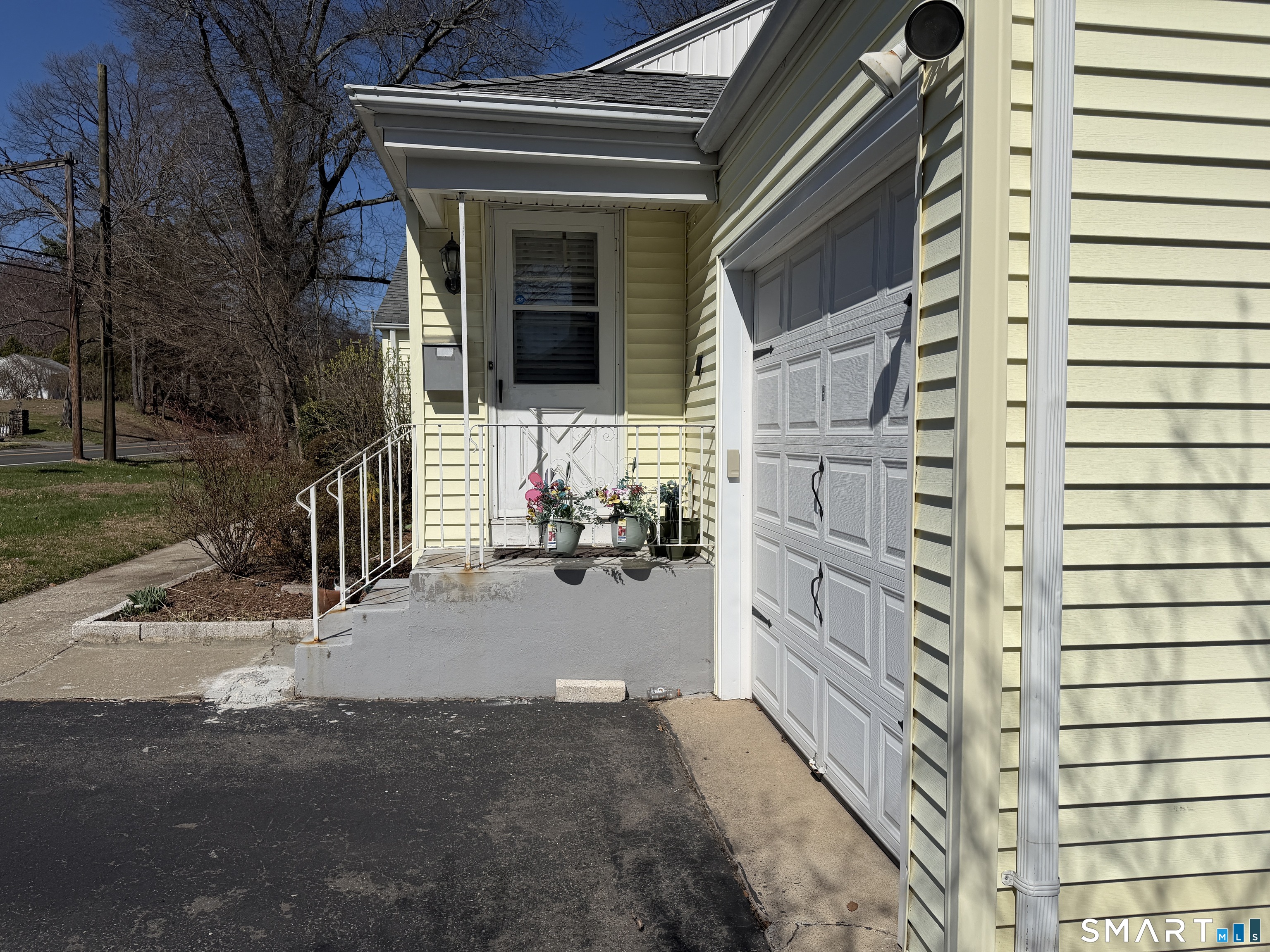 14 Prospect Street Bloomfield, CT 06002 - Photo 2 of 11