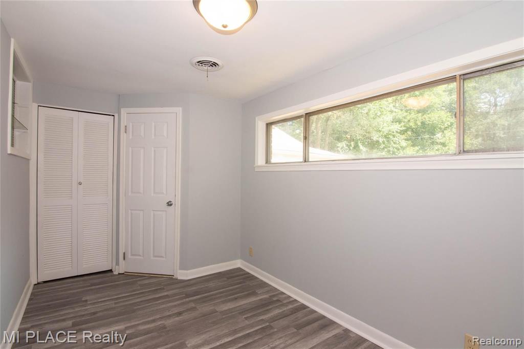 22330 Berg Road Southfield, MI 48033 - Photo 23 of 32