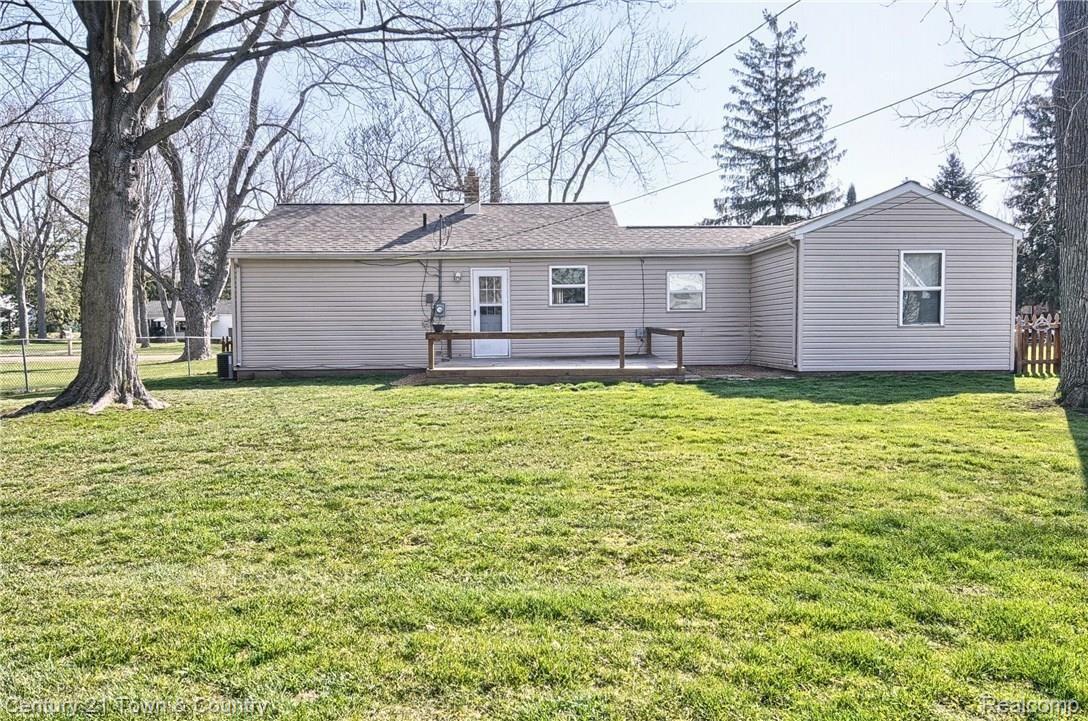690 Pleasant Ridge Lake Orion, MI 48362 - Photo 30 of 30 Rear.jpg