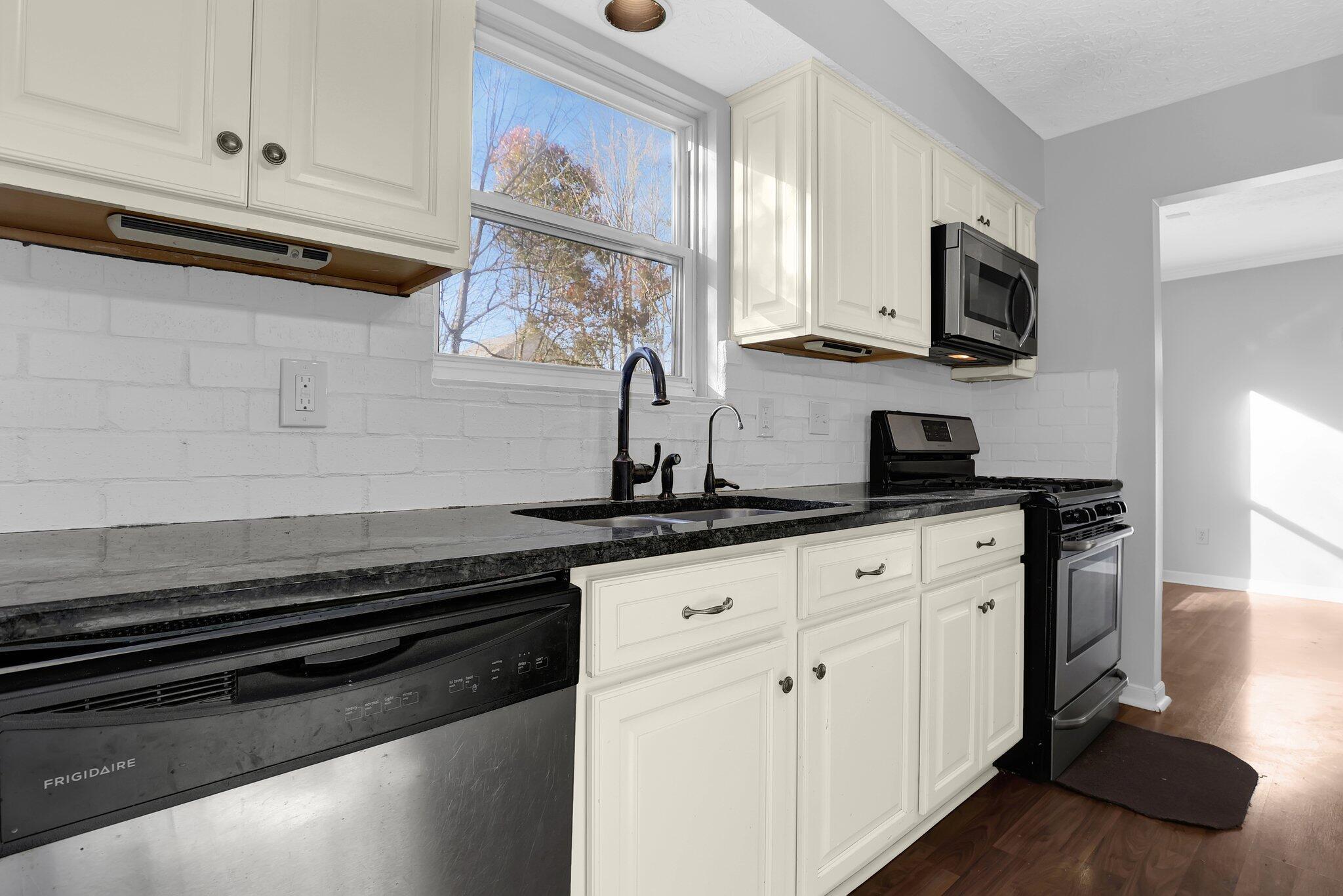 1189 Rice Avenue Columbus, OH 43230 - Photo 11 of 44 11-web-or-mls-1189-rice-ave