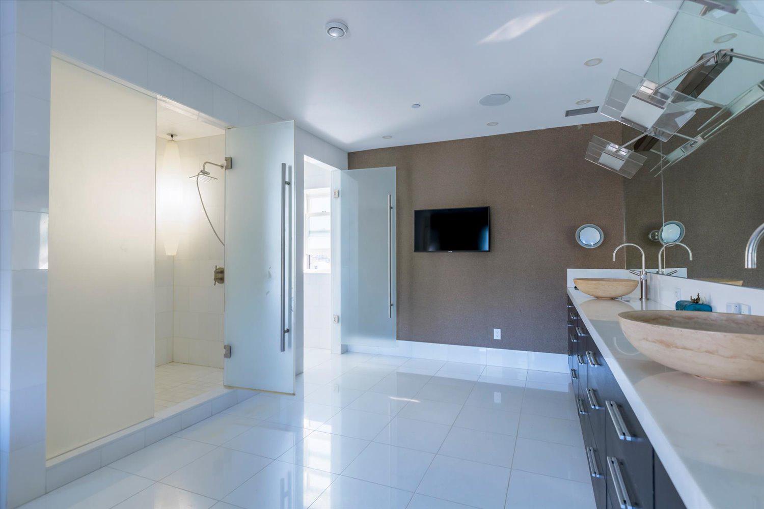 3017 Gates Road Northwest Washington, DC 20008 - Photo 56 of 95 Primary Shower
