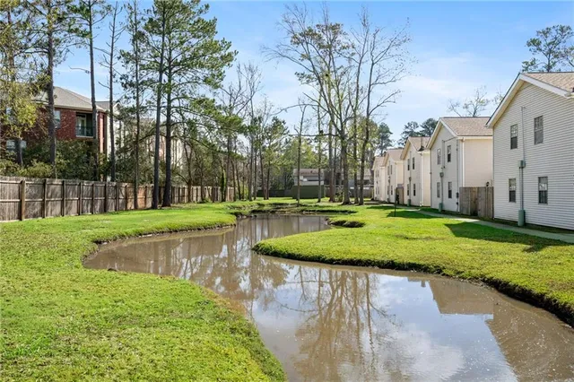 $1,600 | 713 Heavens Drive, Unit 5, Mandeville, LA 70471