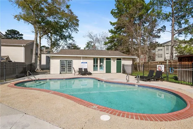 $1,600 | 713 Heavens Drive, Unit 5, Mandeville, LA 70471