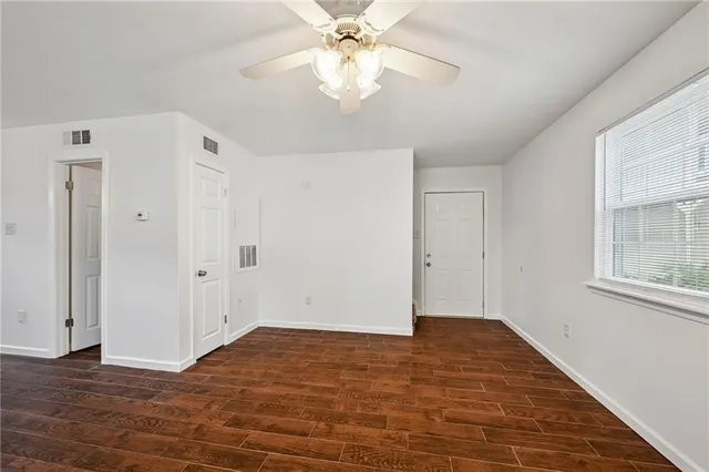 $1,600 | 713 Heavens Drive, Unit 5, Mandeville, LA 70471