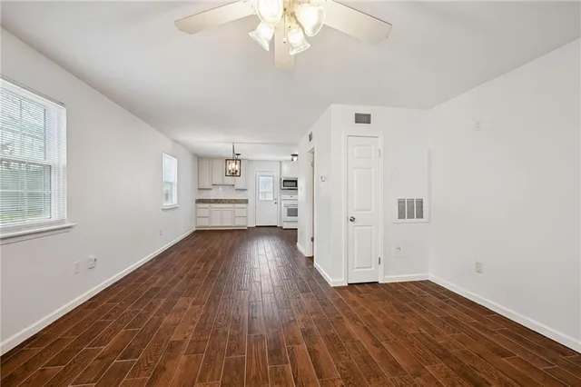 $1,600 | 713 Heavens Drive, Unit 5, Mandeville, LA 70471