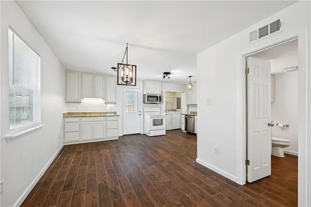 $1,600 | 713 Heavens Drive, Unit 5, Mandeville, LA 70471