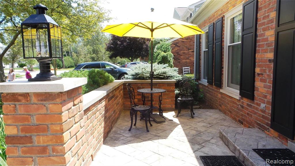 905 Cook Road Grosse Pointe Woods, MI 48236 - Photo 3 of 38