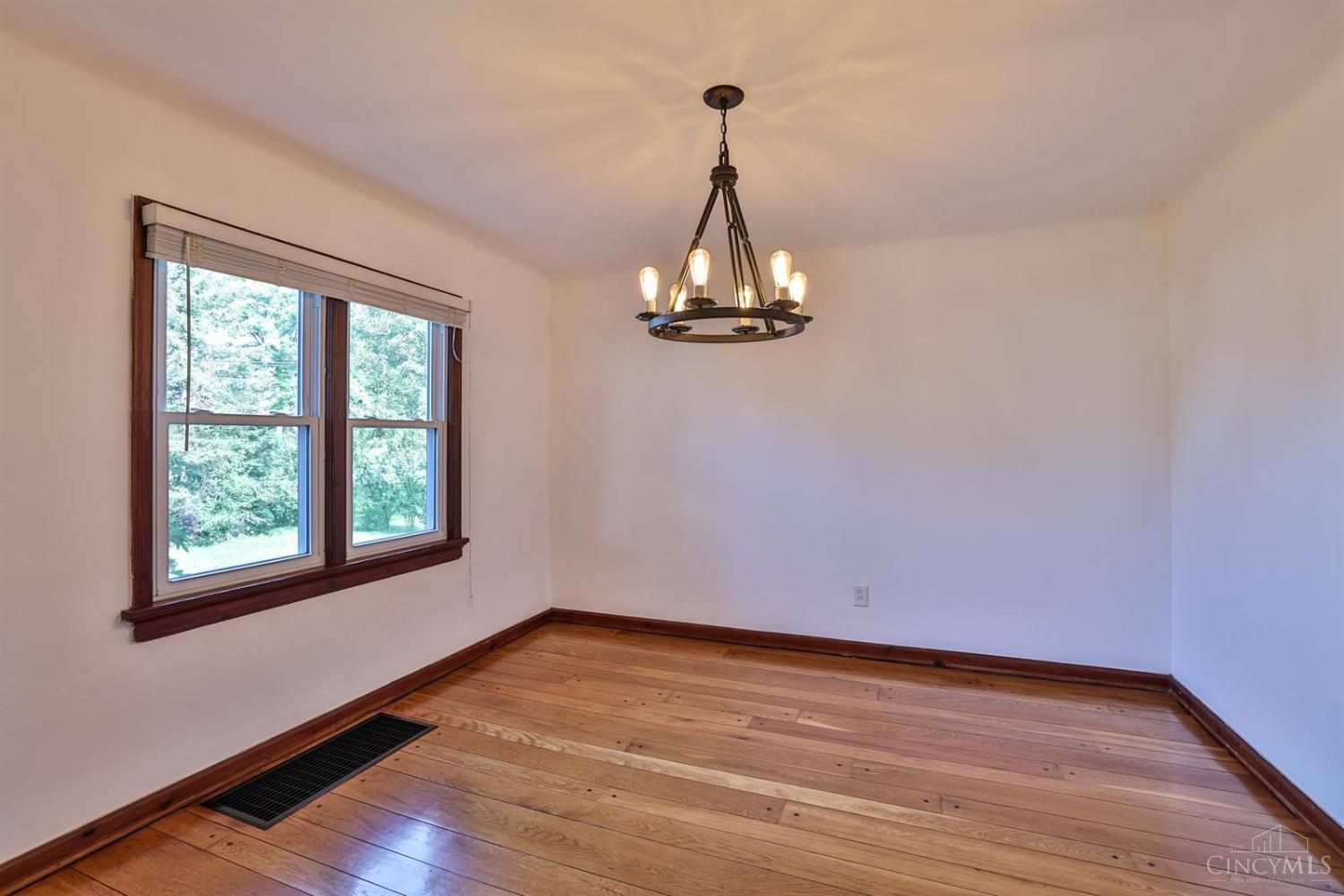 560 Anderson Ferry Road Cincinnati, OH 45238 - Photo 8 of 39