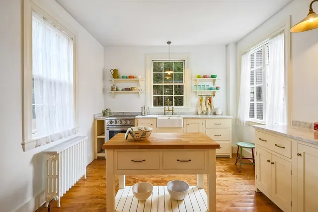 $750,000 | 61 William Street, Worcester, MA 01609