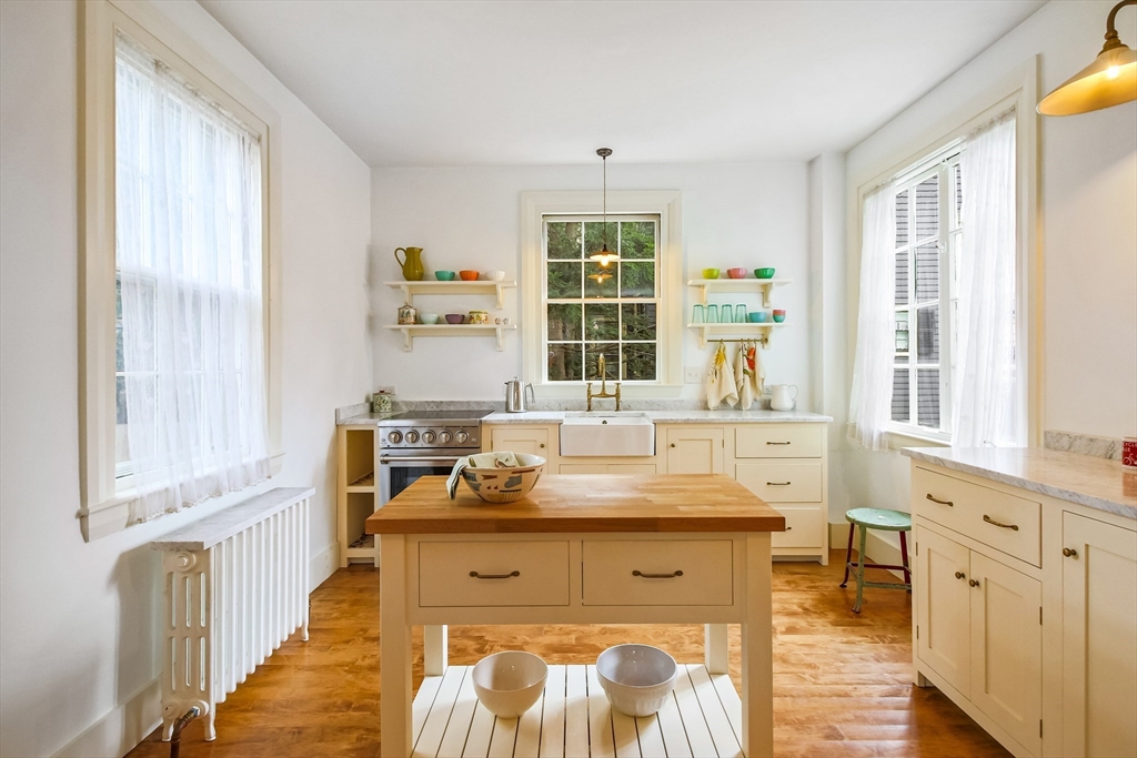 61 William Street Worcester, MA 01609 - Photo 3 of 42 a dining room with furniture and a window