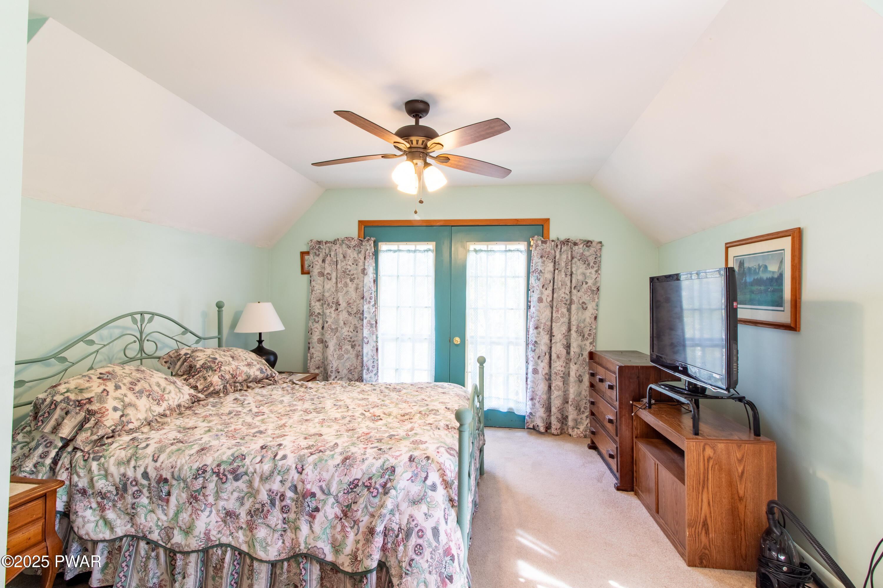 342 Lake Russell Road Newfoundland, PA 18445 - Photo 15 of 37 Bedroom 2