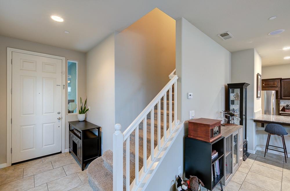 3518 Significant Way Clovis, CA 93619 - Photo 14 of 34 a view of an entryway with workspace