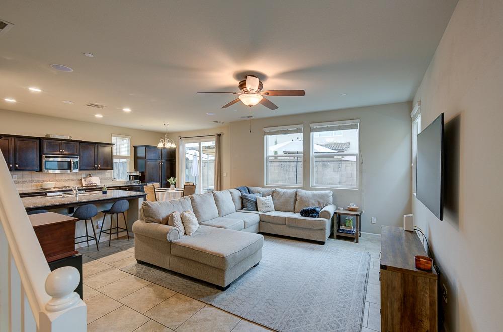 3518 Significant Way Clovis, CA 93619 - Photo 4 of 34 a living room with furniture and a flat screen tv