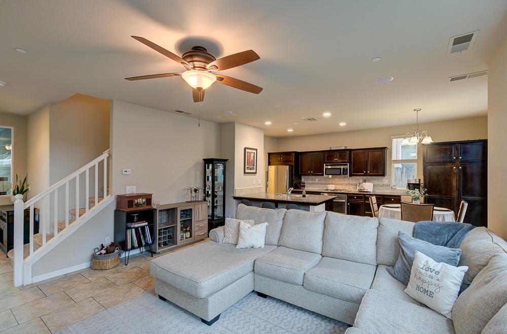 3518 Significant Way Clovis, CA 93619 - Photo 5 of 34 a living room with furniture kitchen view and a window
