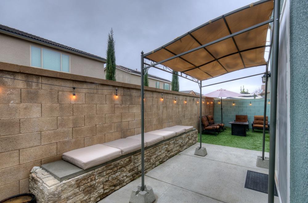 3518 Significant Way Clovis, CA 93619 - Photo 8 of 34 a backyard of a house