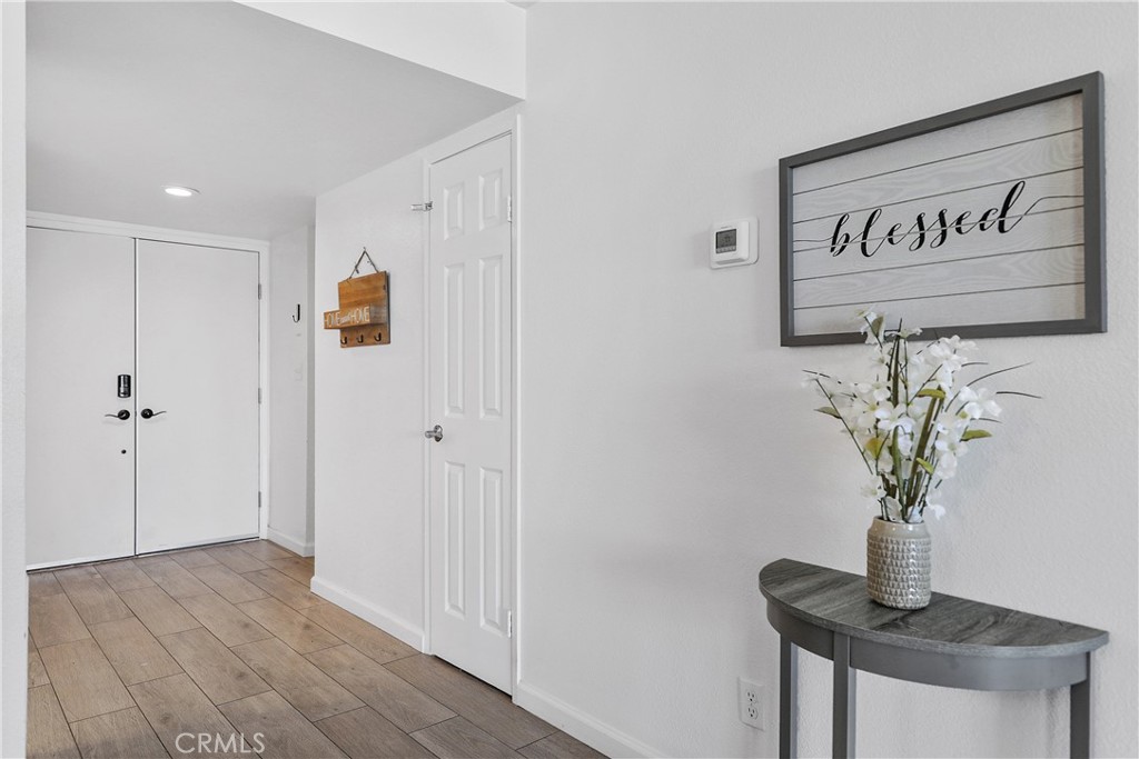 74 Avenida Las Palmas Rancho Mirage, CA 92270 - Photo 5 of 23 a view of a hallway with wooden floor and plant