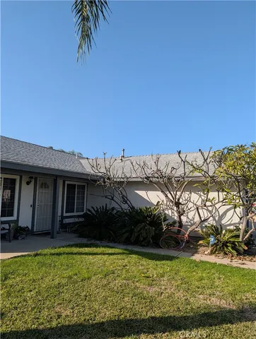 a view of a house with a yard