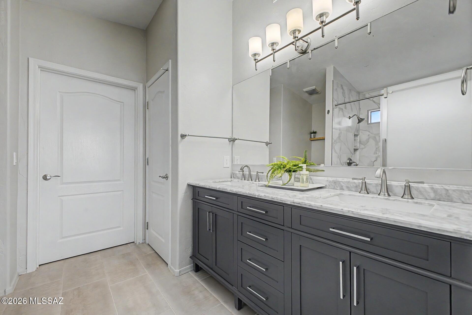 301 West Greys Road Tucson, AZ 85737 - Photo 17 of 34 on-Suite Bath