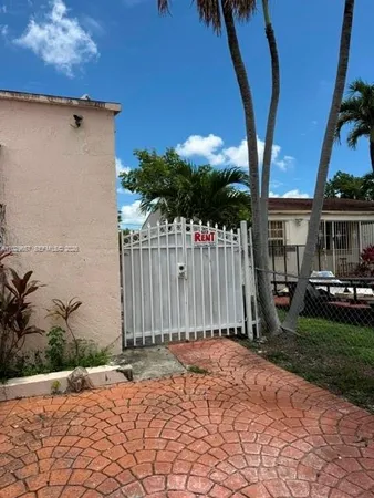 $1,100 | 90 Flagami Boulevard, Unit 2, Miami, FL 33144
