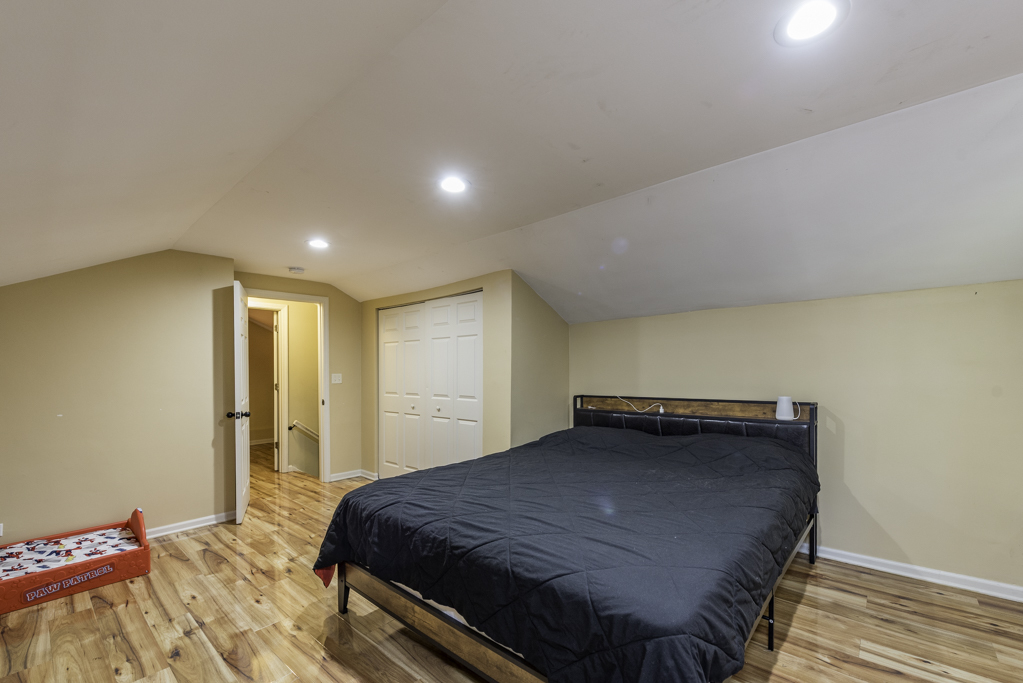 1700 Gideon Avenue Zion, IL 60099 - Photo 23 of 33 a bedroom with a bed and a window