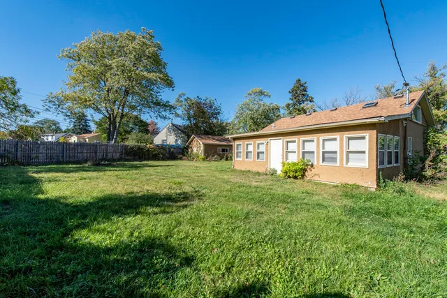 a view of backyard with garden
