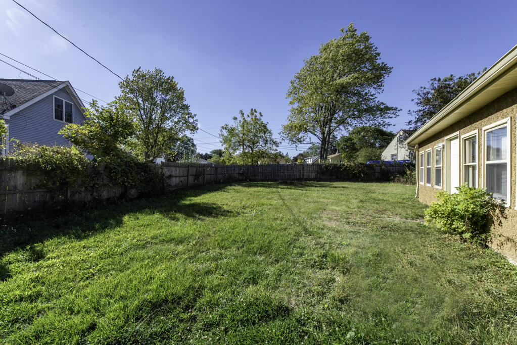 1700 Gideon Avenue Zion, IL 60099 - Photo 32 of 33 a view of backyard with garden