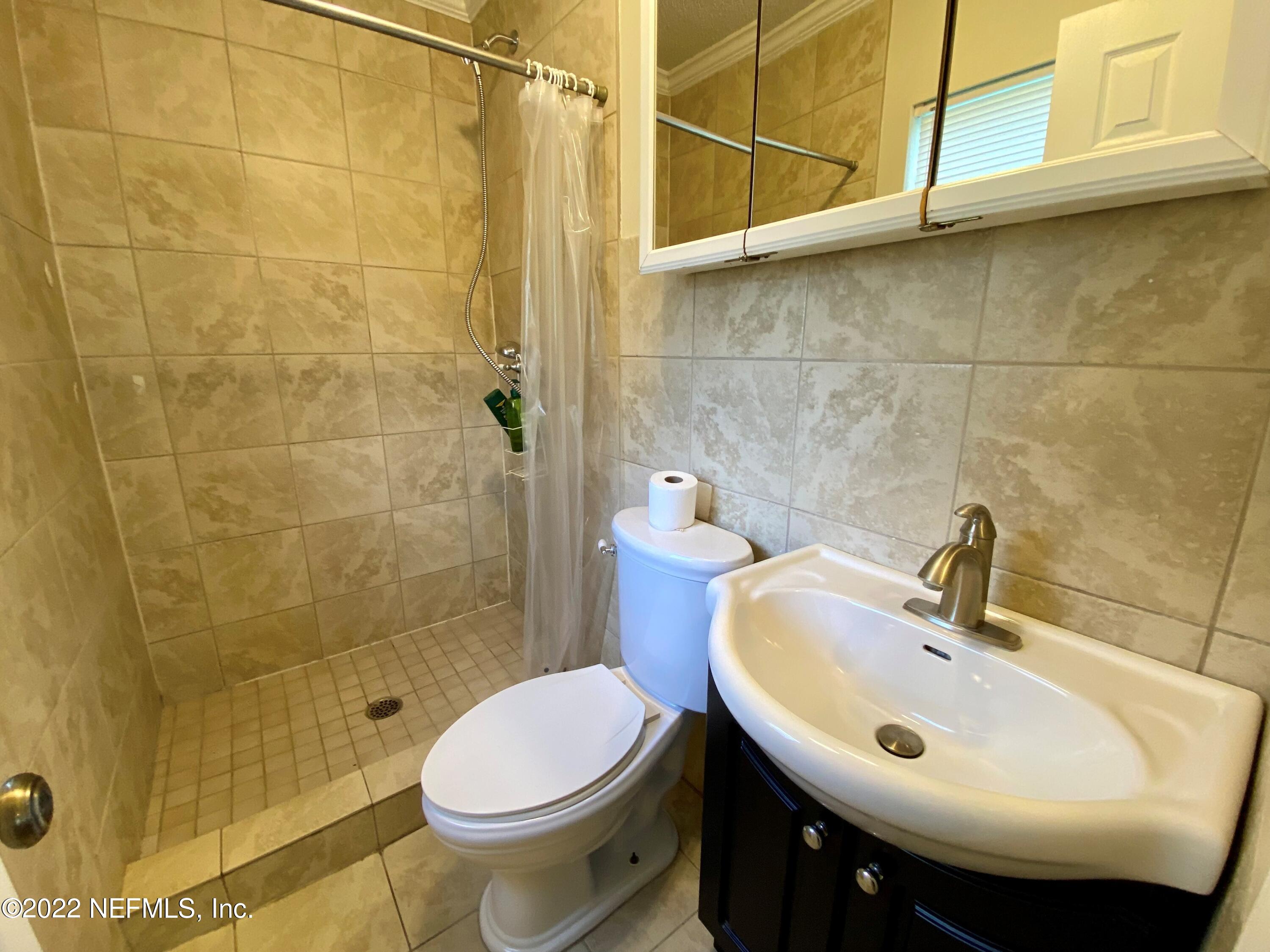 38 Robin Road Orange Park, FL 32073 - Photo 11 of 21 Elegantly Tiled