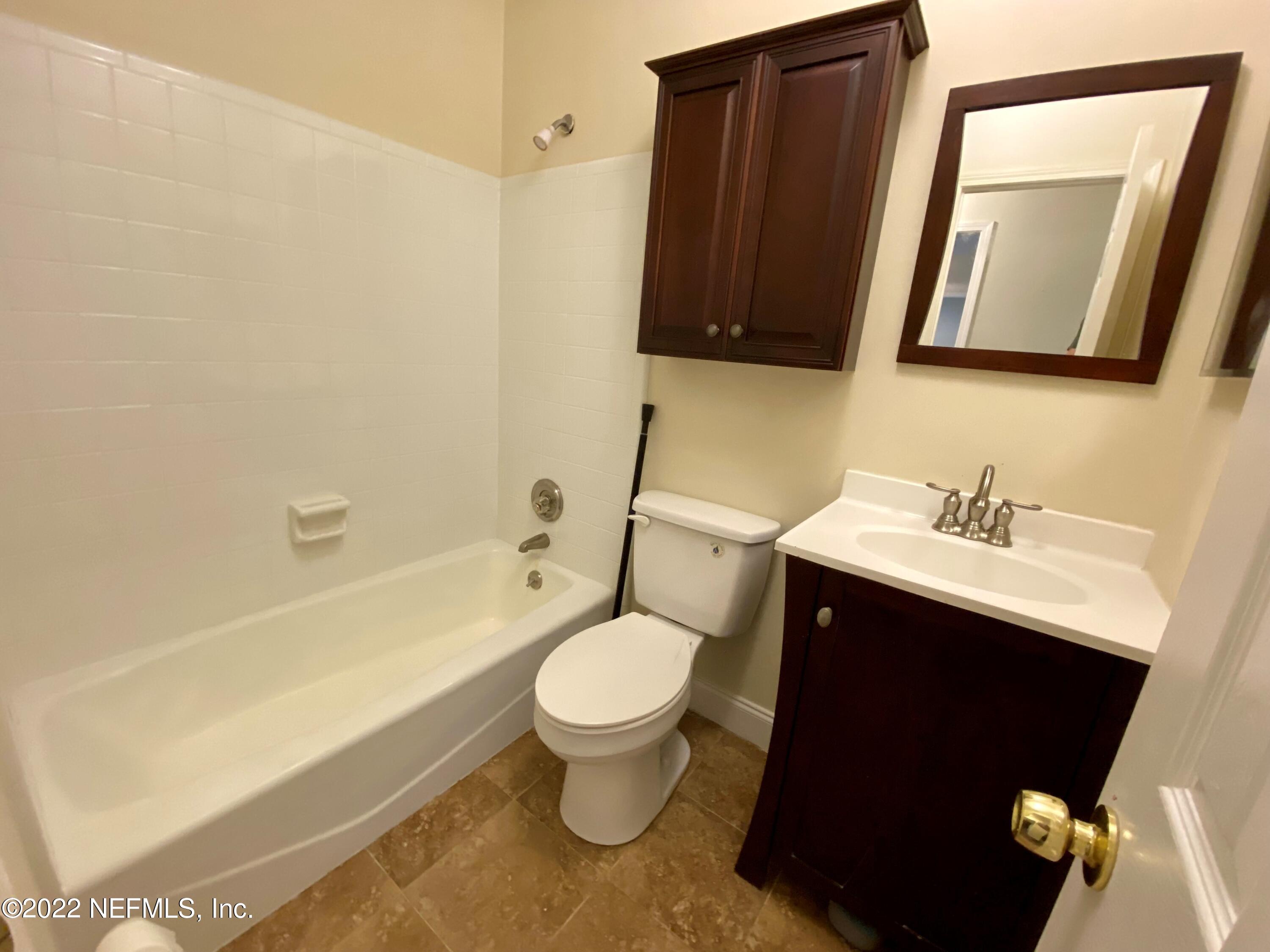 38 Robin Road Orange Park, FL 32073 - Photo 16 of 21 Full Bath