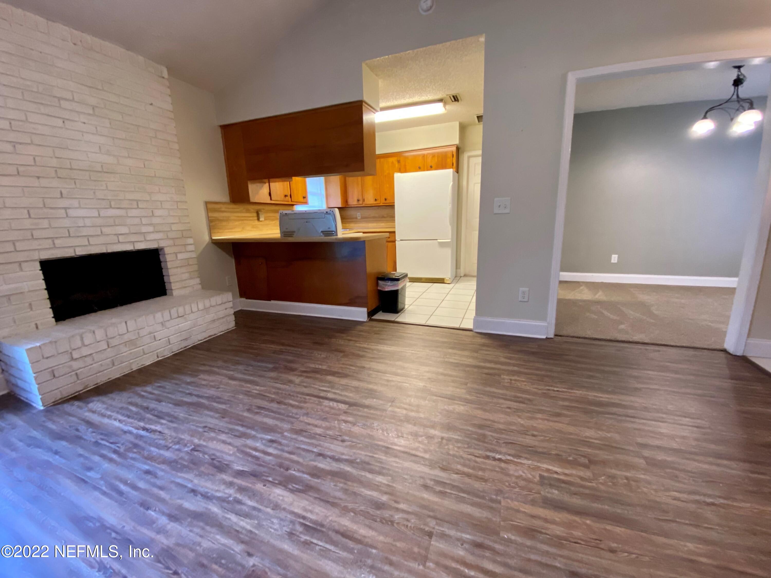 38 Robin Road Orange Park, FL 32073 - Photo 2 of 21 LR to Kitchen