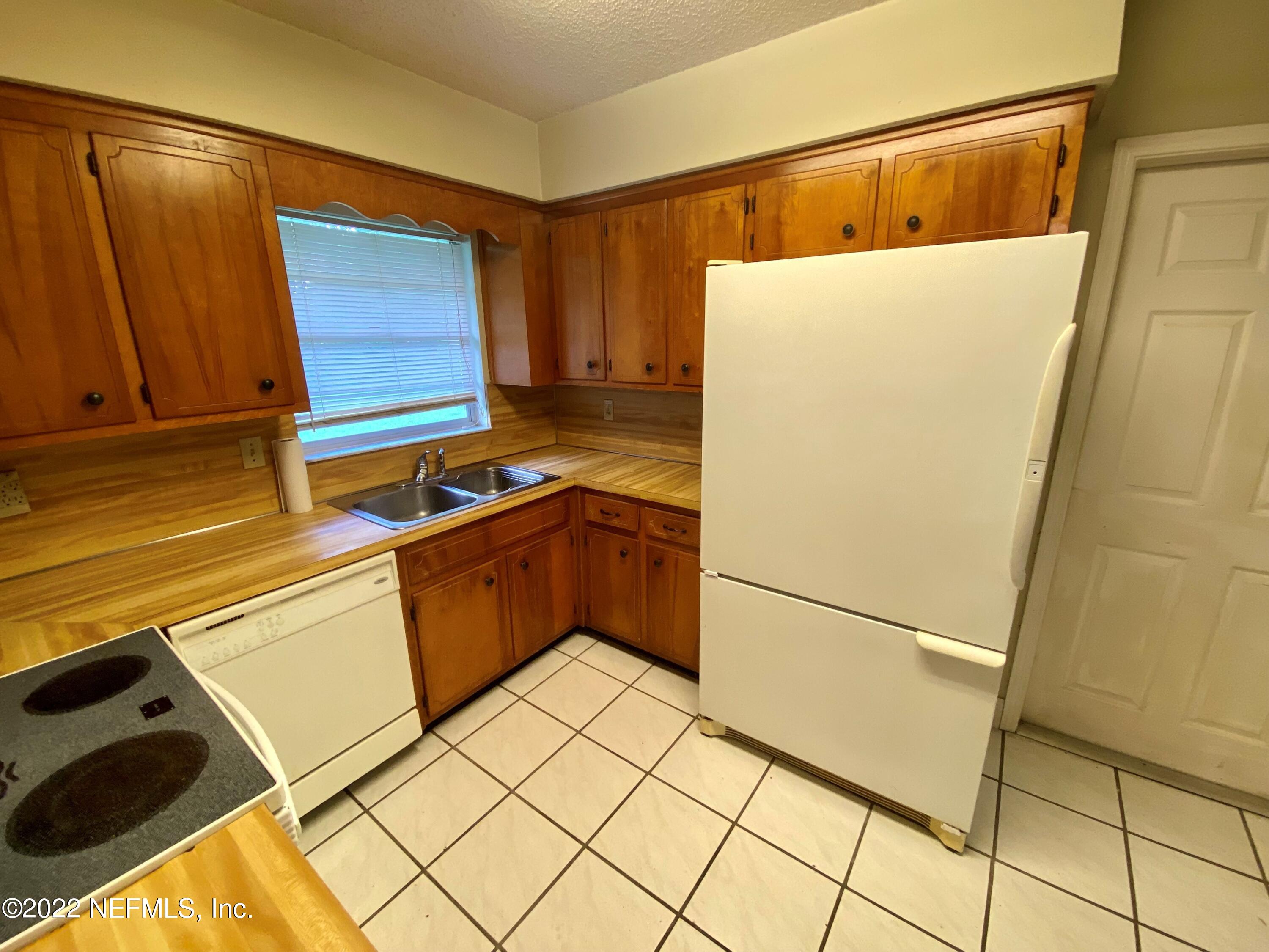 38 Robin Road Orange Park, FL 32073 - Photo 4 of 21 Appliances Convey