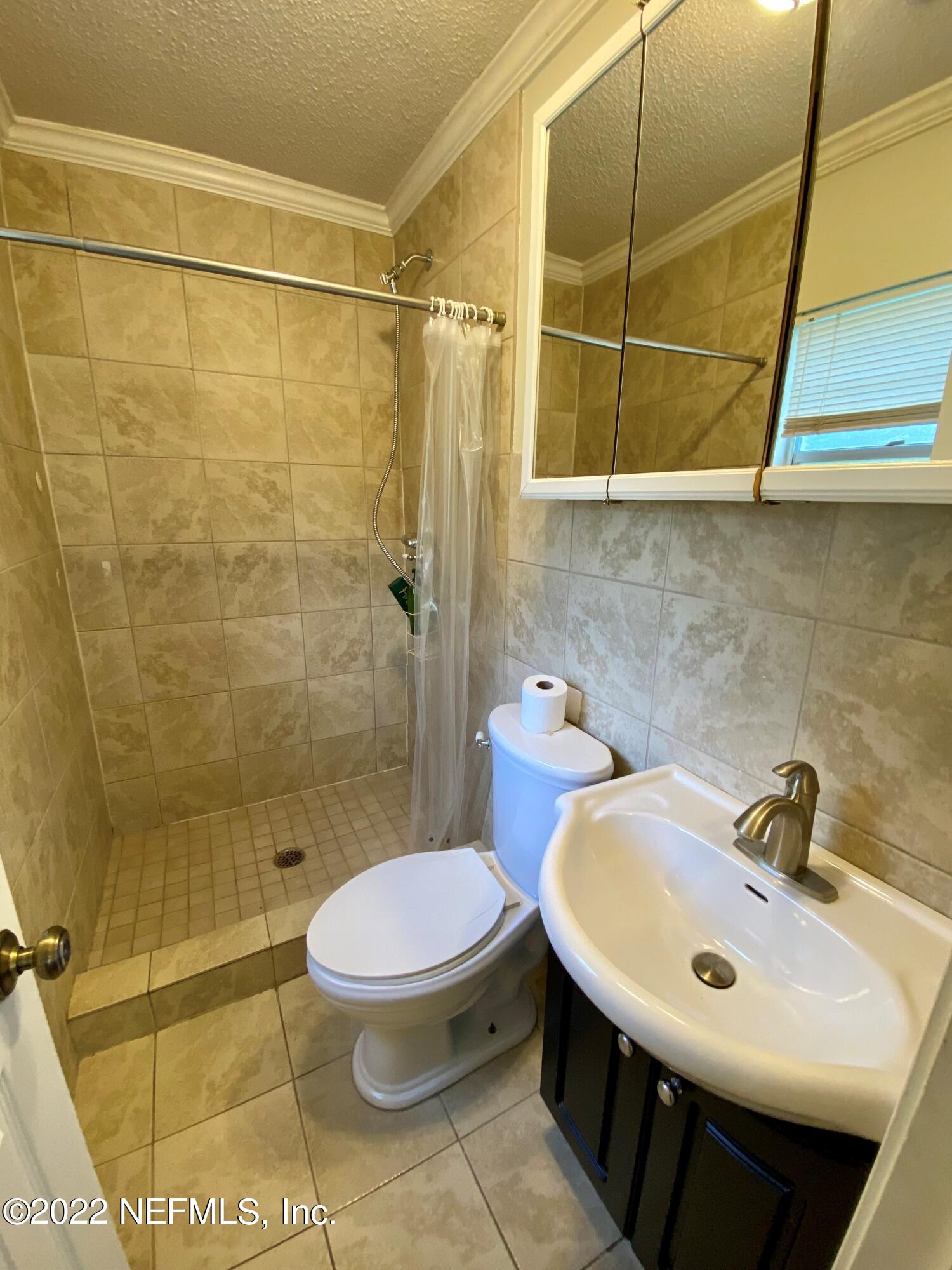 38 Robin Road Orange Park, FL 32073 - Photo 10 of 21 Upgraded Master Bath