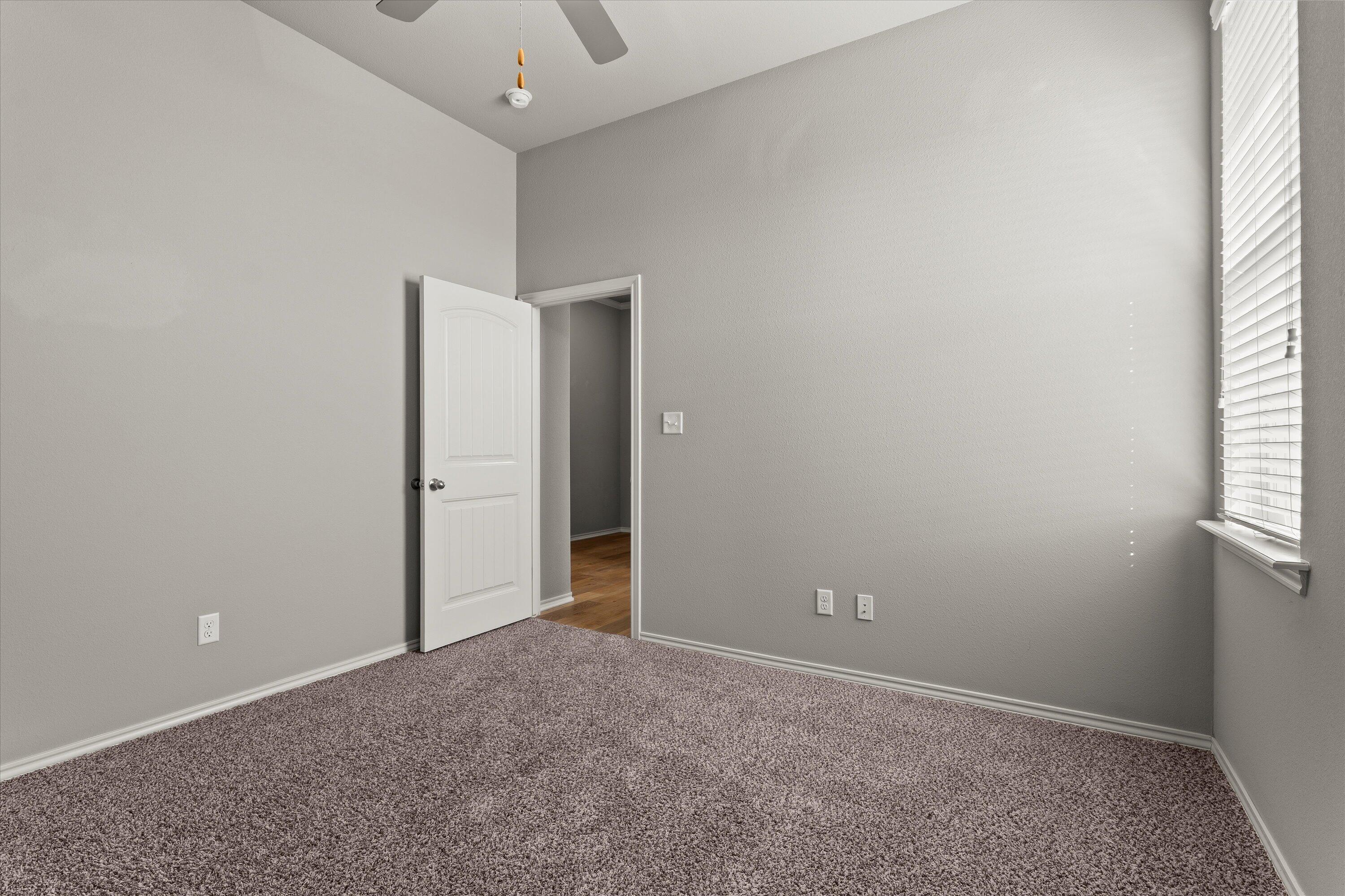 9616 Kline Avenue Lubbock, TX 79424 - Photo 23 of 33 an empty room with windows and closet