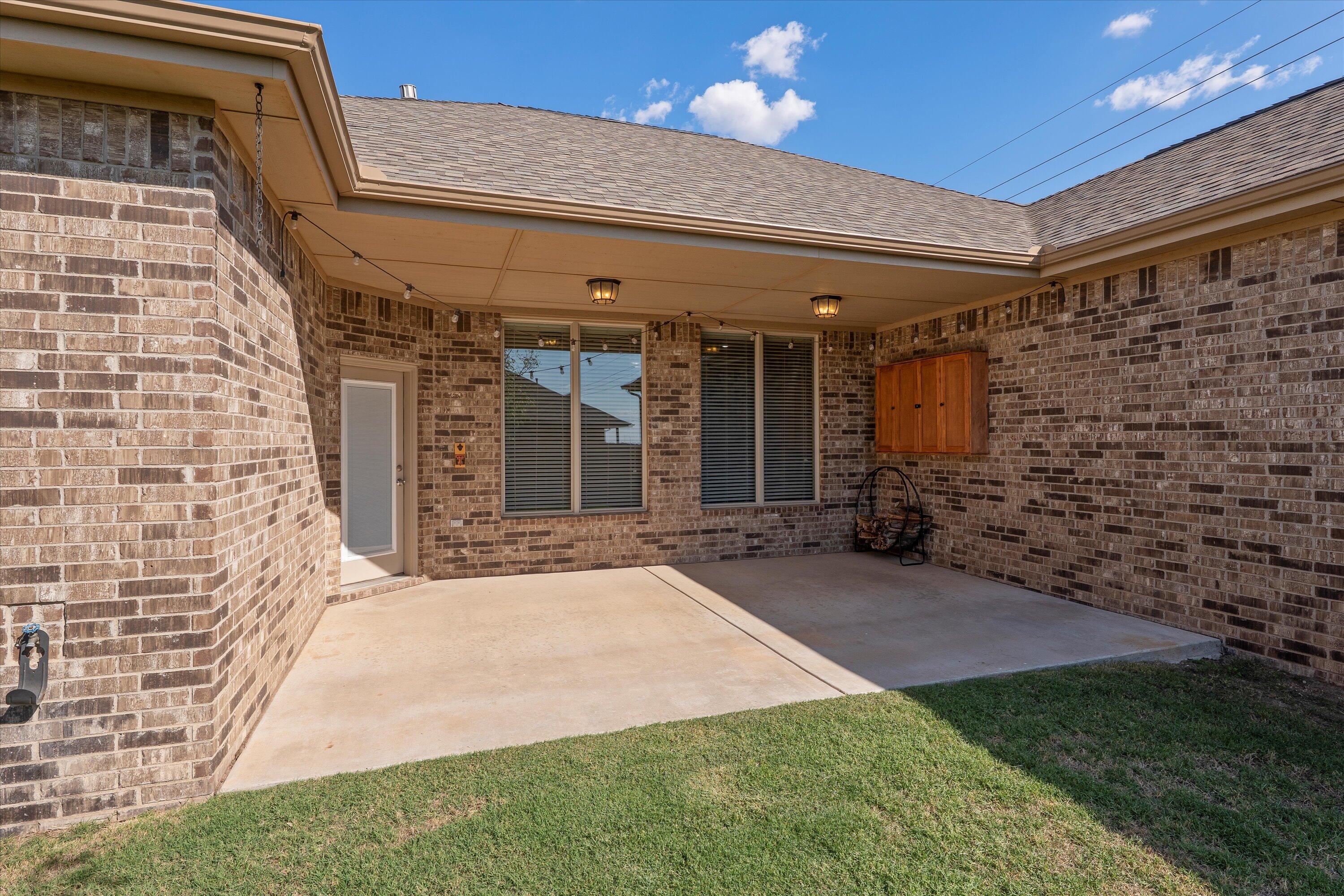 9616 Kline Avenue Lubbock, TX 79424 - Photo 29 of 33 a view of an entrance of the building